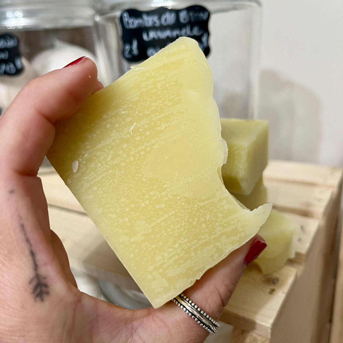 Jabón natural, intacto e imperfecto.