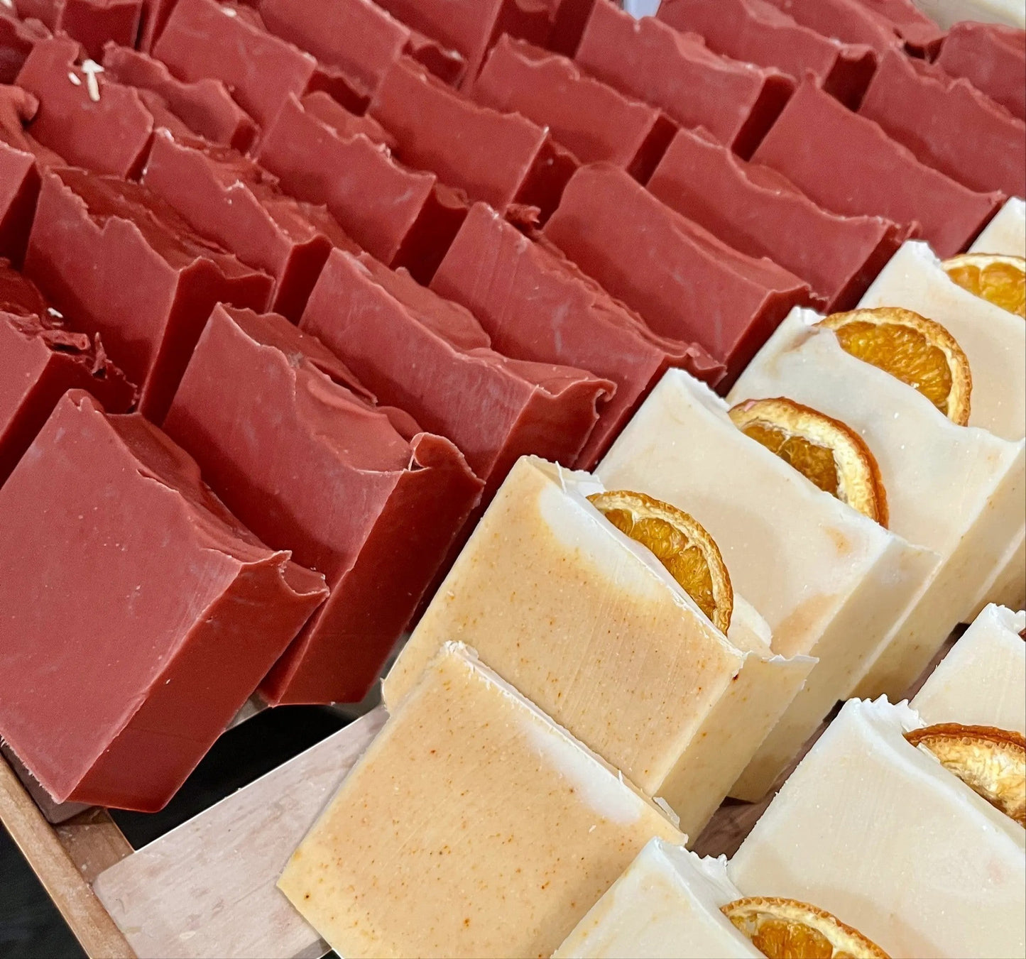 Savon au lait de chèvre JAMILA rose vanillée - La Sultana | Soins naturels québecois
