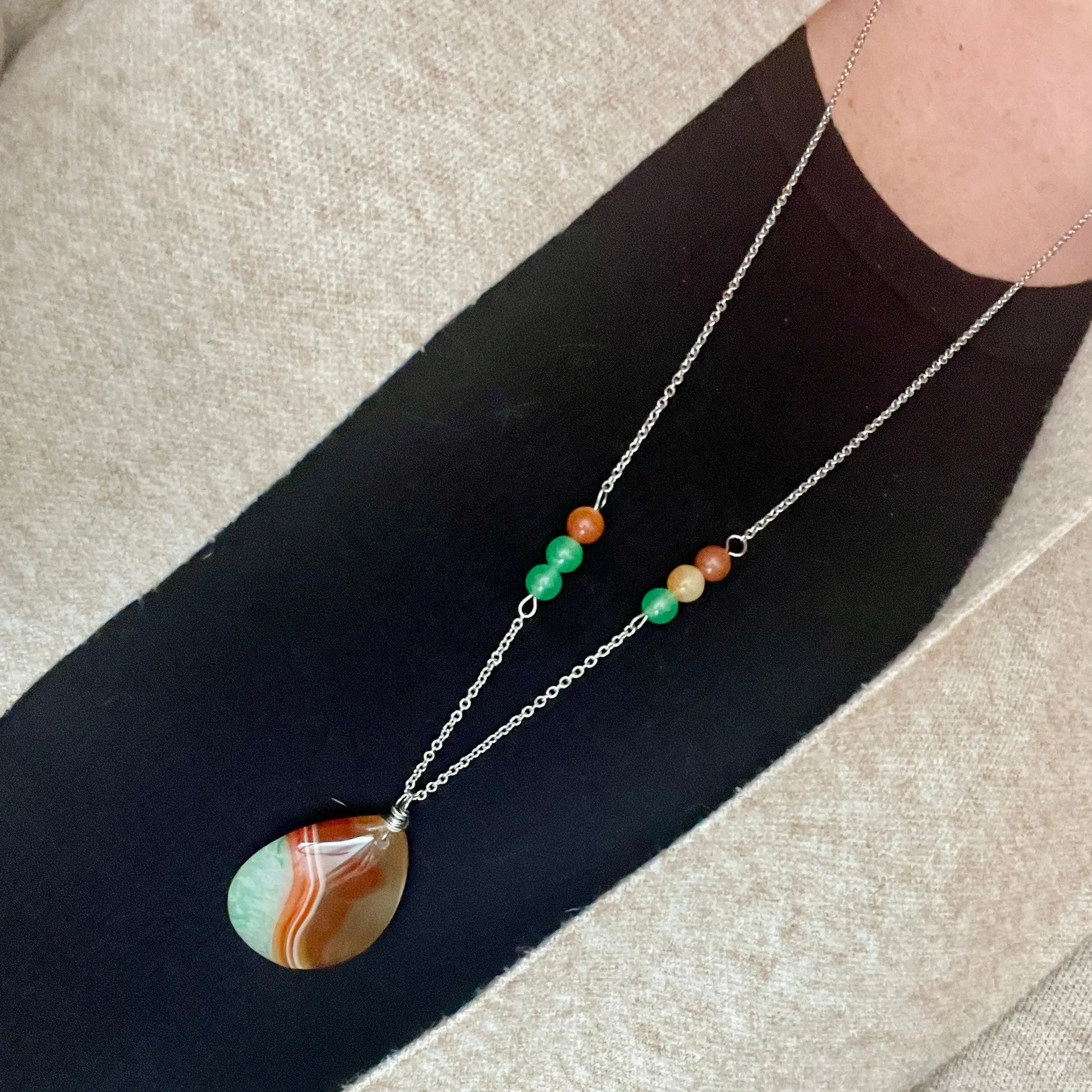 Pendentif onyx sur chaîne en inox 26 pouces La Sultana Savonnerie | Savons et soins naturels faits main | Québec