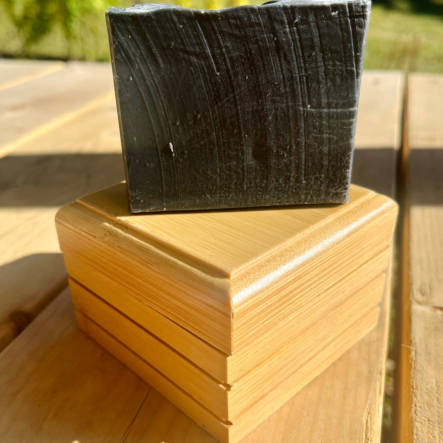 Porte savon et savon au charbon actif