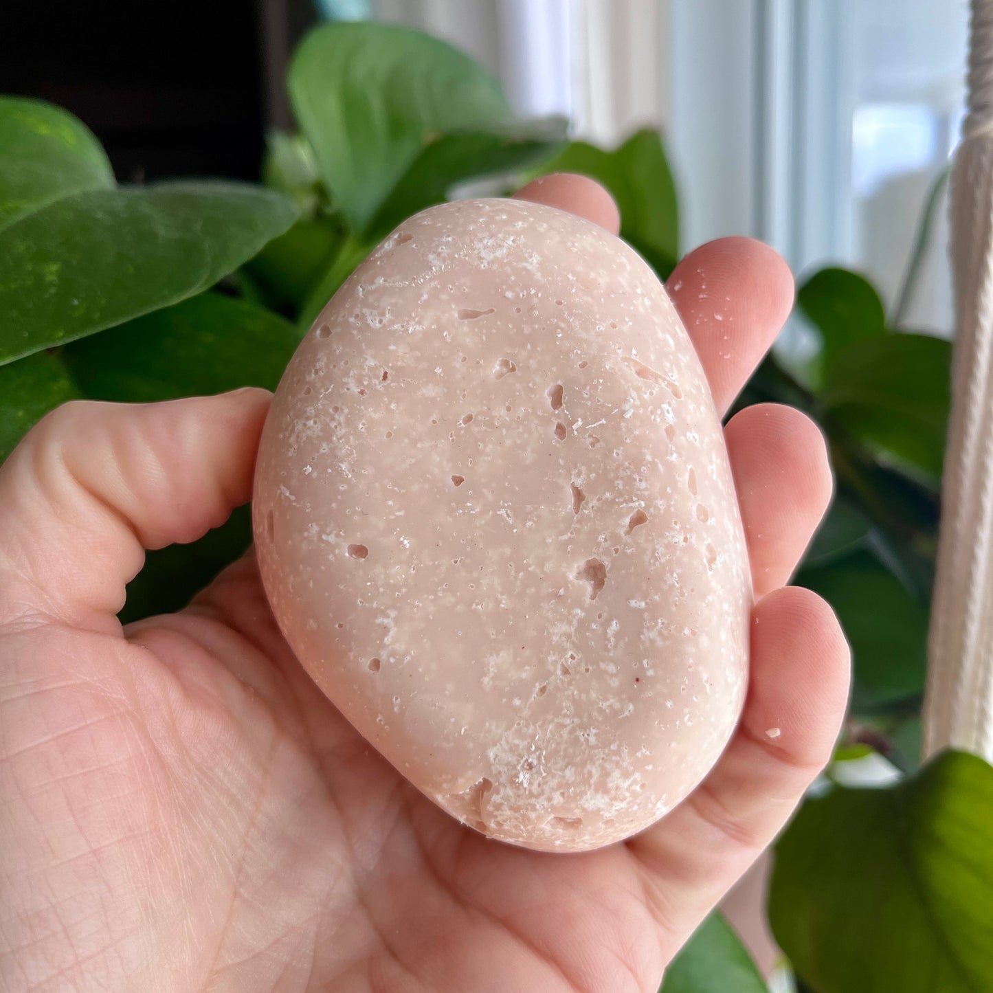Savon exfoliant GEMMA au sel rose d’Himalaya - La Sultana | Soins naturels québecois