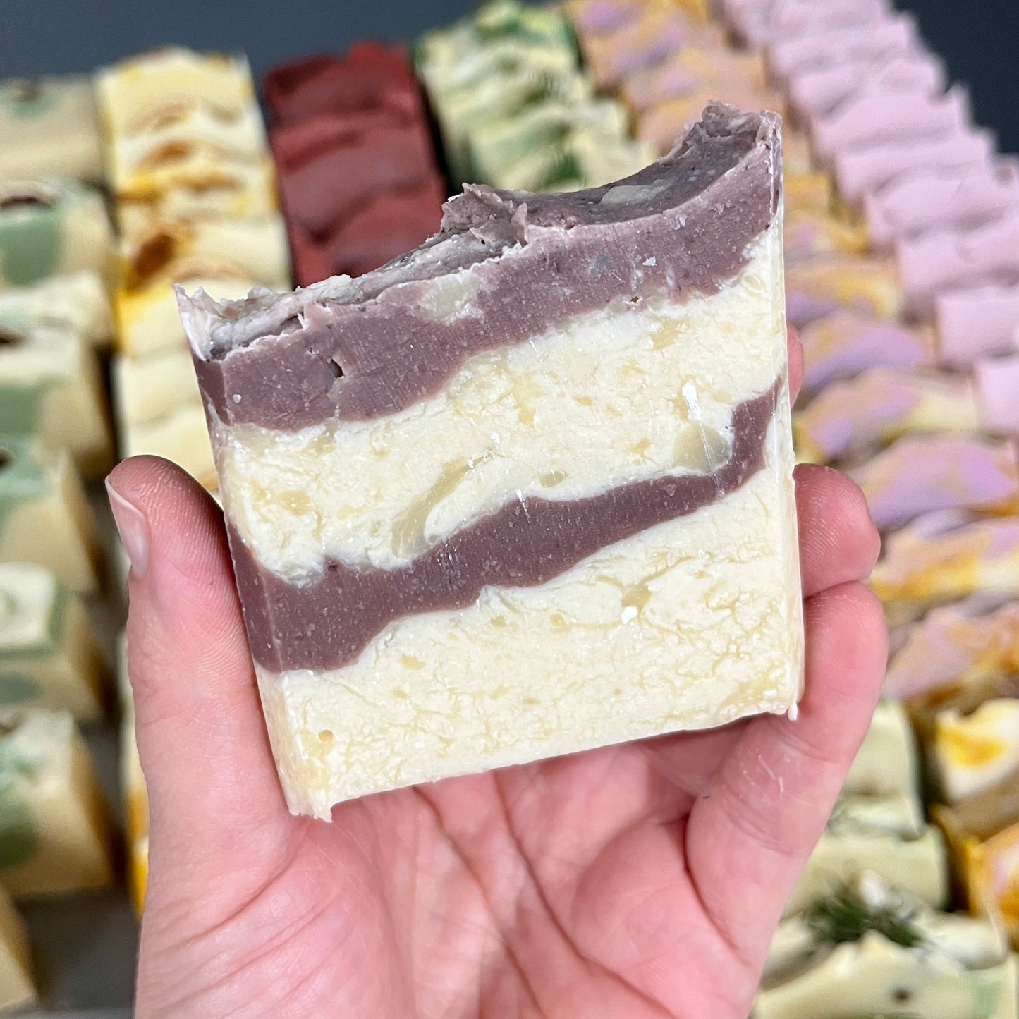 IMPARFAIT Savon à l'argile brésilienne WHITNEY huile d'avocat et lilas