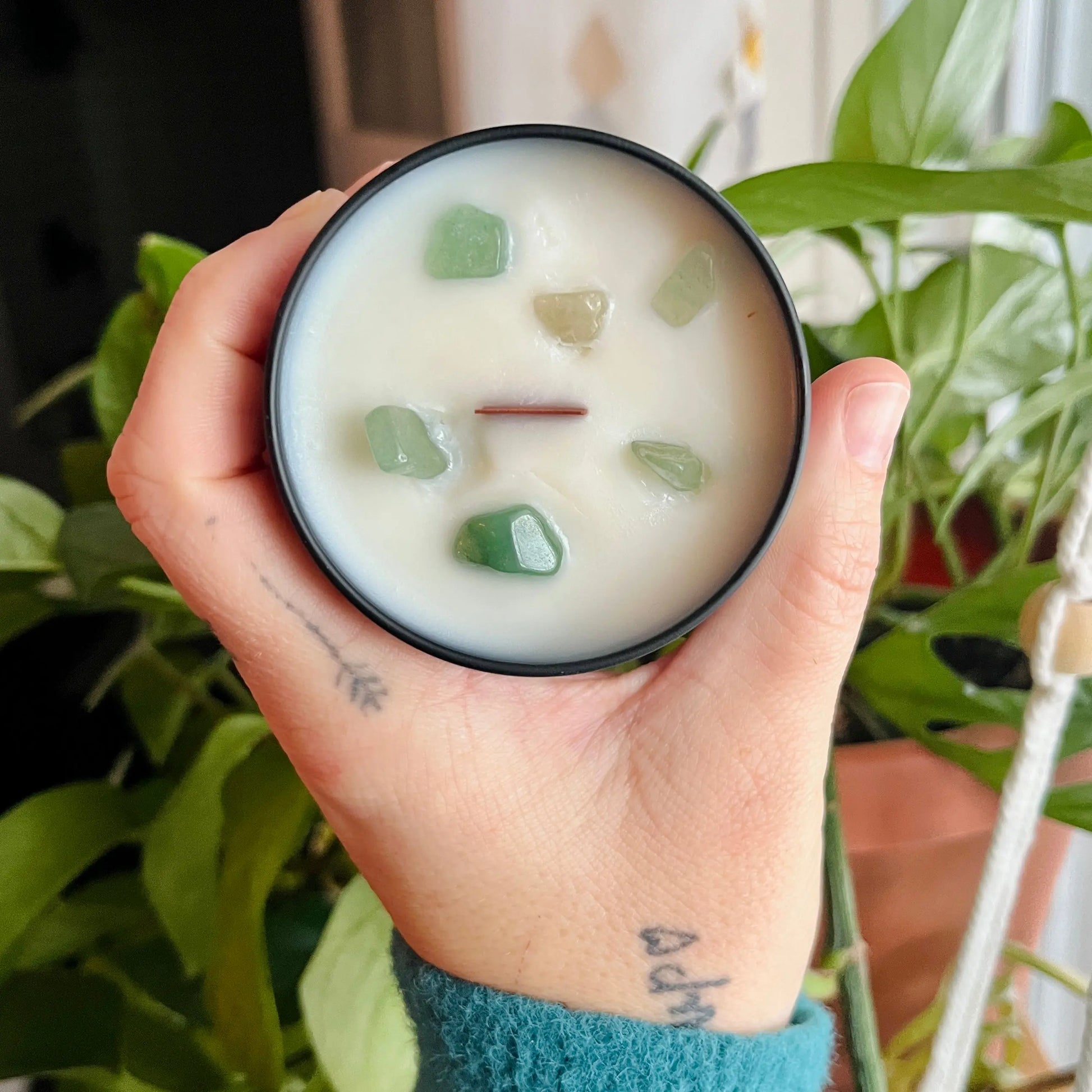 Bougie de soja crépitante  IRÈNE sauge & aventurine - La Sultana Savonnerie | Savons et soins naturels faits main | Québec