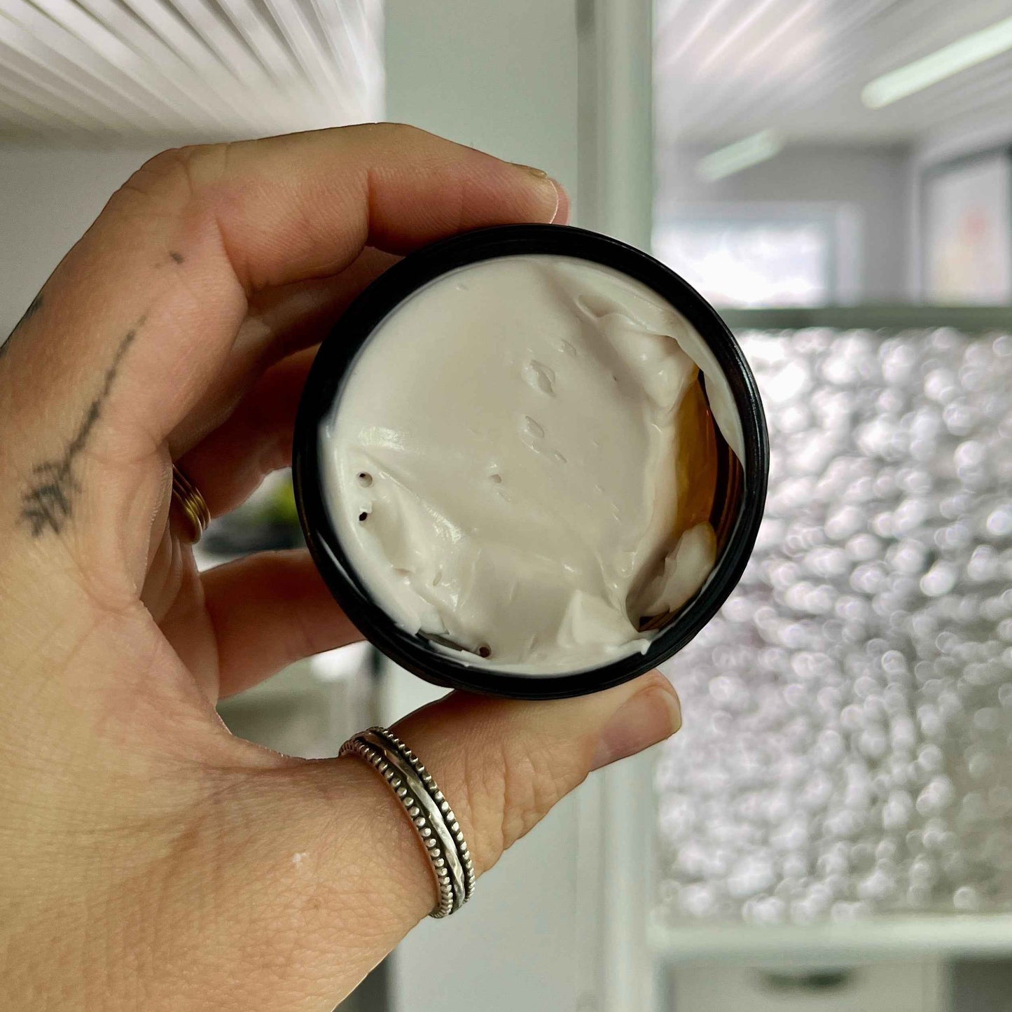 Crème de nuit pour le visage bakuchiol et canneberge - couvercle fissuré