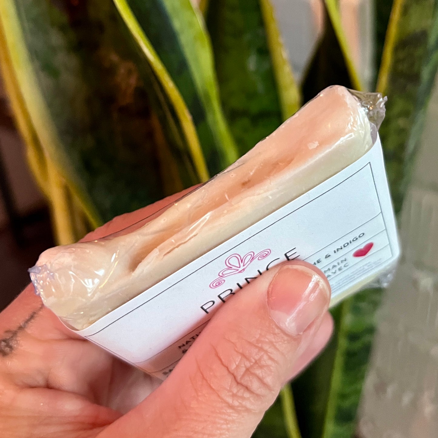 Savon à l'indigo PRINCE myrrhe et indigo