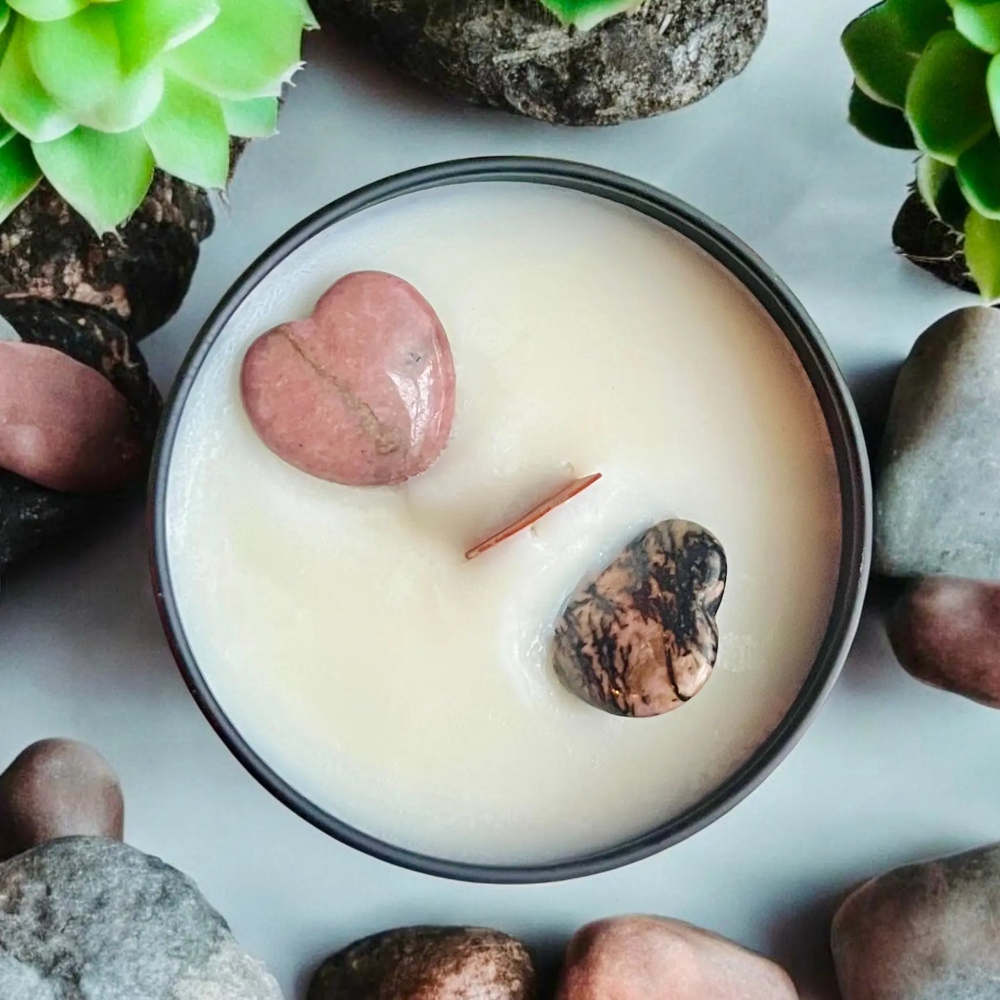 Bougie de soja crépitante NÉMÉSIS fruits confits & rhodonite - La Sultana Savonnerie | Savons et soins naturels faits main | Québec