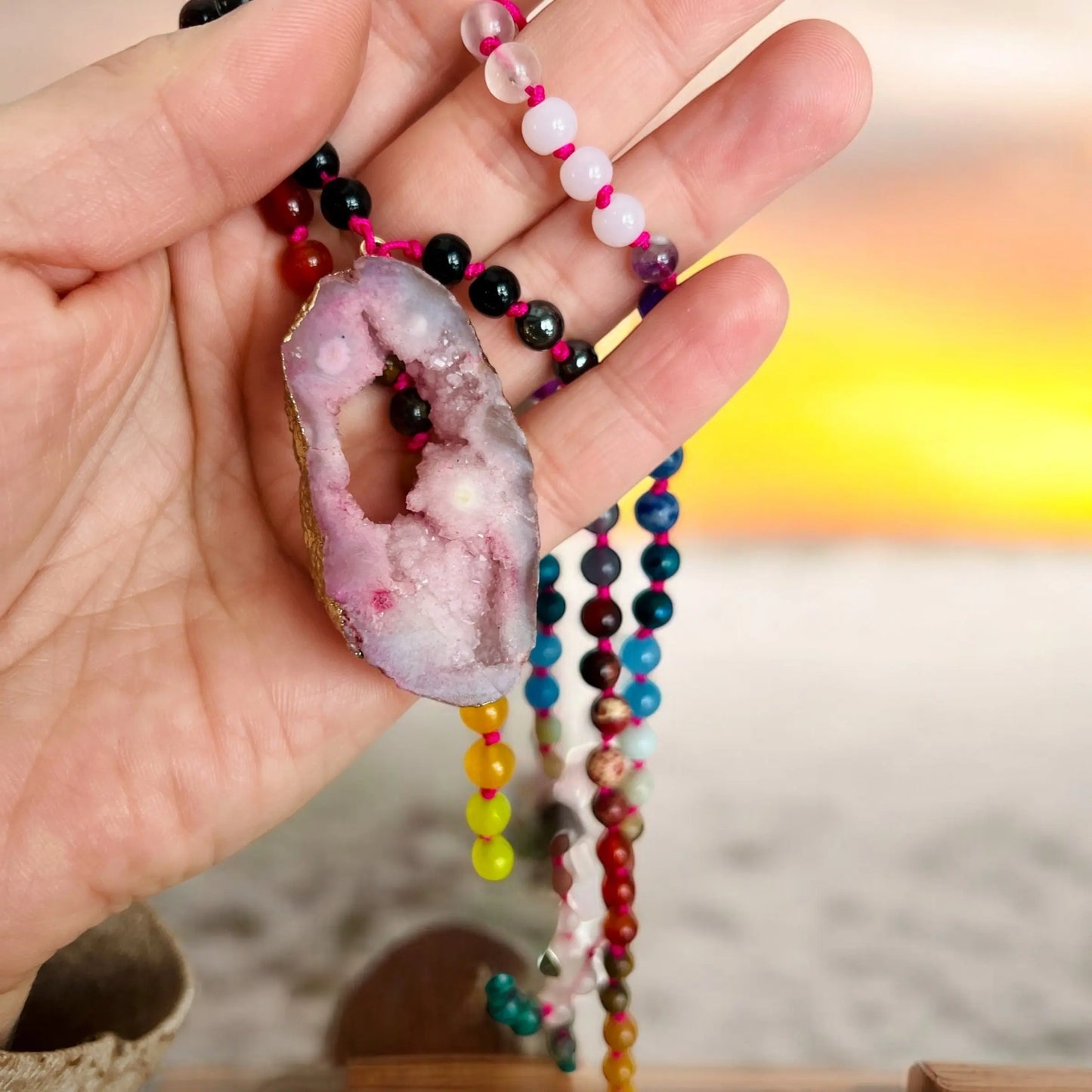 Collier mala 108 perles avec pierre d’agathe La Sultana Savonnerie | Savons et soins naturels faits main | Québec