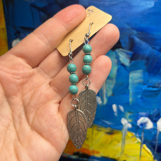 Pendientes de hojas y turquesas