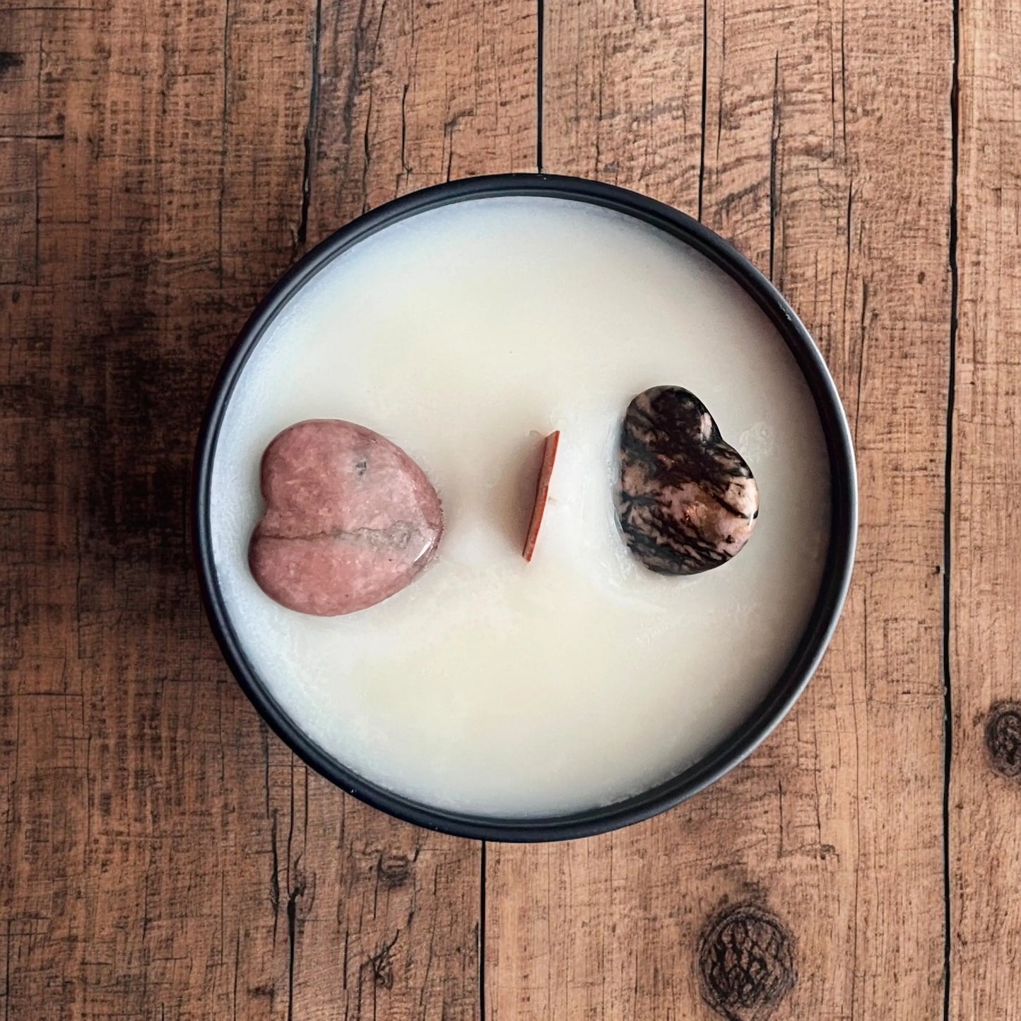 Bougie de soja crépitante NÉMÉSIS fruits confits & rhodonite - La Sultana Savonnerie | Savons et soins naturels faits main | Québec