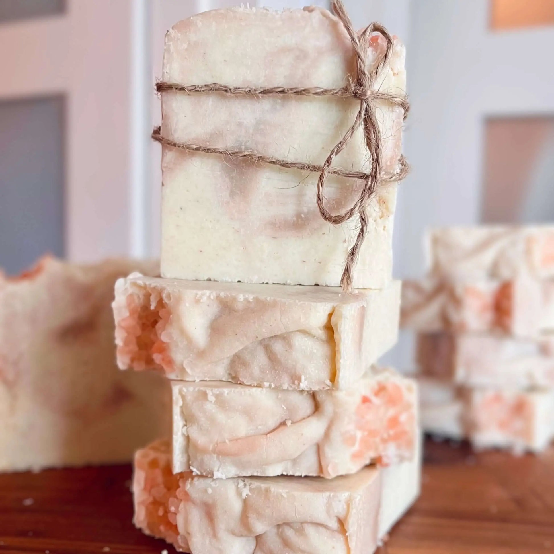 Gemma Savon naturel aux sel roses d’Himalaya rose et blanc La Sultana