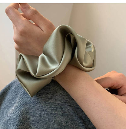 Scrunchie à cheveux géant en satin - La Sultana | Soins naturels québecois
