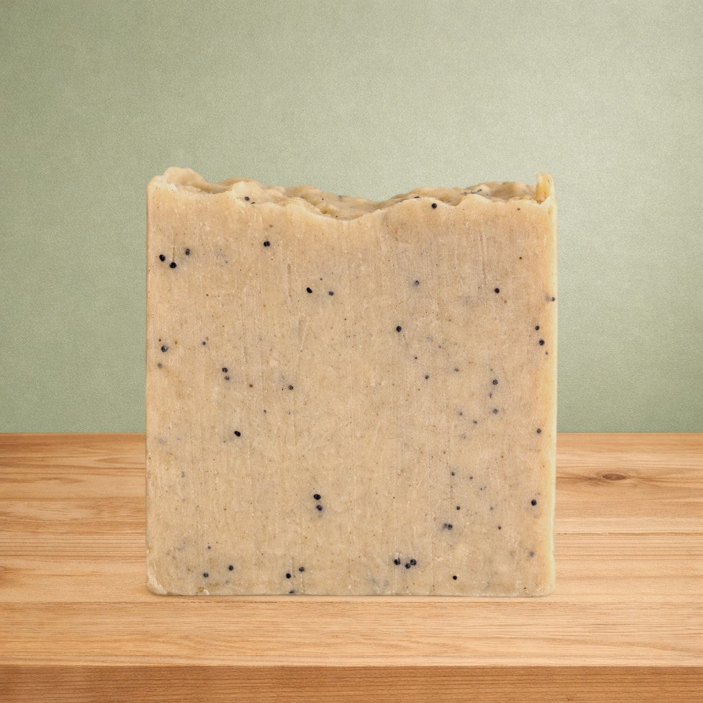 Savon exfoliant AZIZAM ghassoul et pavots - La Sultana | Soins naturels québecois