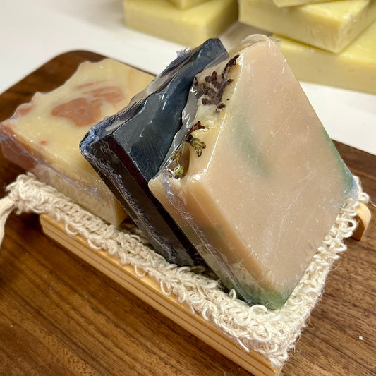 Ensemble de 3 savons, porte savon et pochette à retailles La Sultana Savonnerie | Savons et soins naturels faits main | Québec