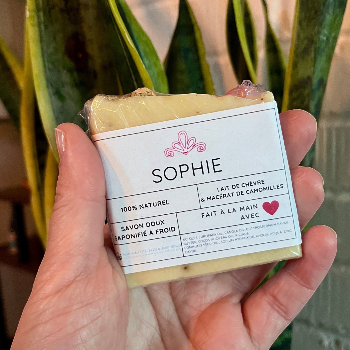 Savon au lait de chèvre SOPHIE miel et macérât de camomilles
