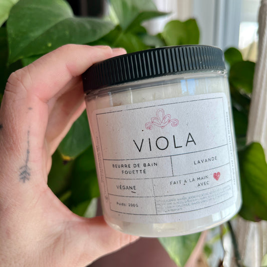 Savon fouetté imparfait à la lavande.