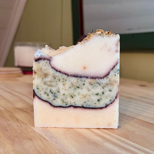 Savon au lait de chèvre SOPHIE miel et macérât de camomilles