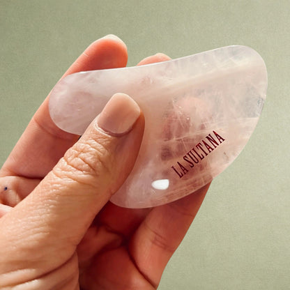 Gua Sha en quartz rose - La Sultana | Soins naturels québecois