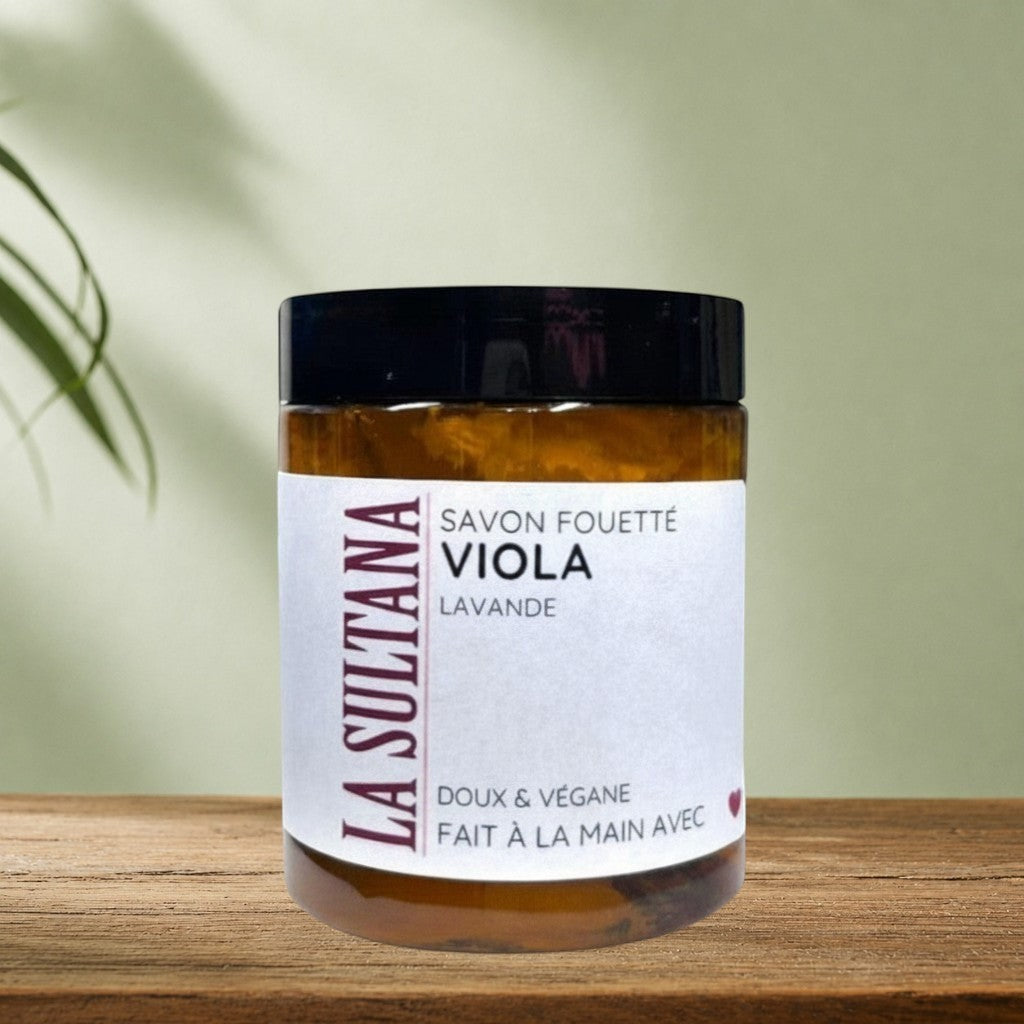 La Sultana Savonnerie Savon fouetté Viola à la lavande, doux et végane, fait à la main.