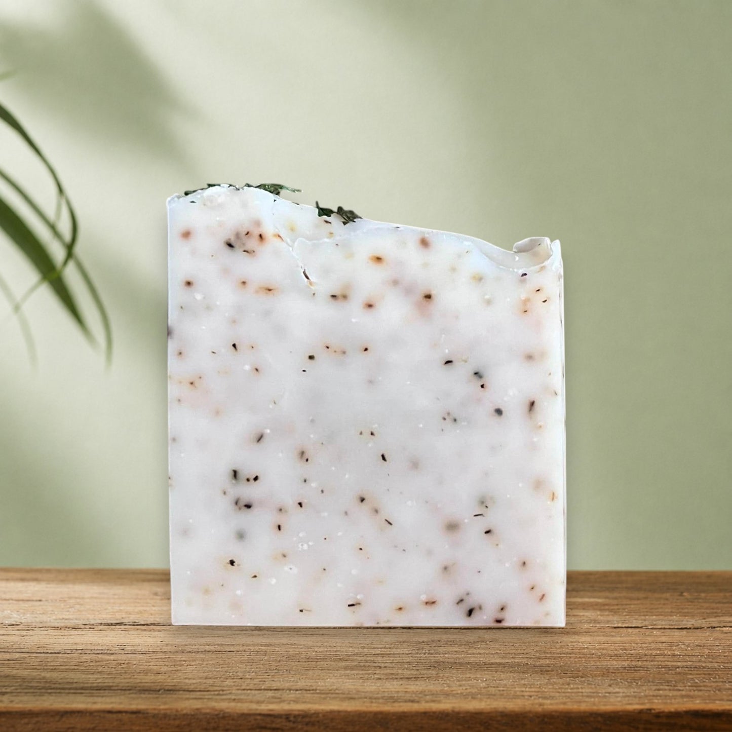 Savon exfoliant PASHA arbre à thé et menthe poivrée - La Sultana | Soins naturels québecois