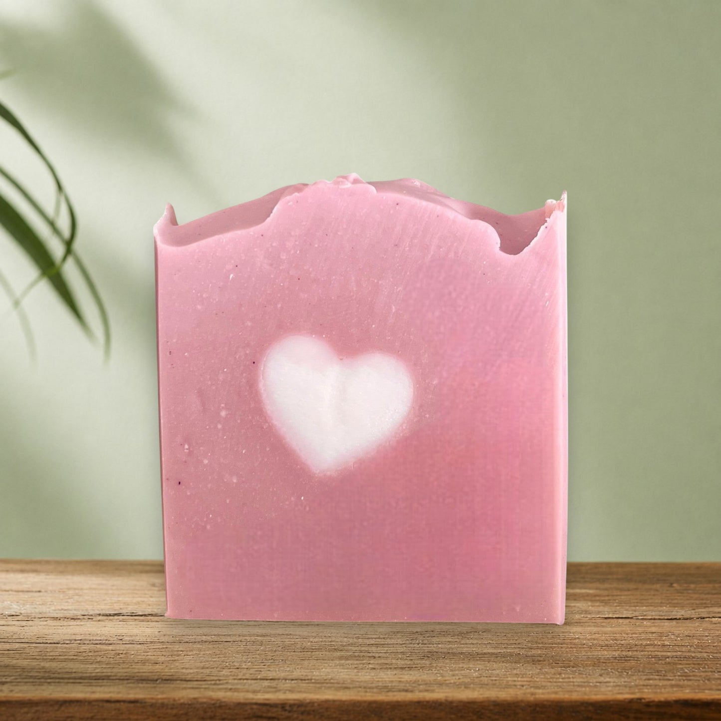 Savon à l'argile rose FRIDA karité et pois senteur - La Sultana | Soins naturels québecois